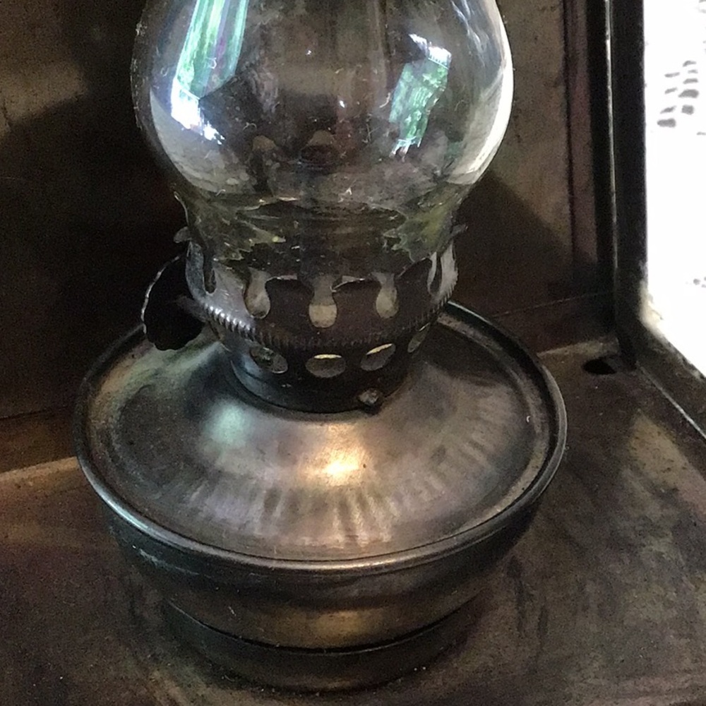 Antique Real Metal Kerosene/Oil Lantern with Handle. Beautiful details. - Picture 10 of 10
